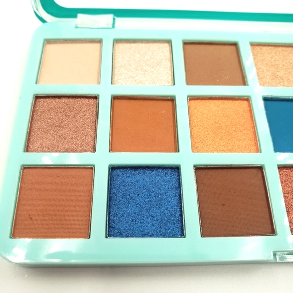 Face makeup browns,nudes,blues eyeshadow palette. - Picture 10 of 12